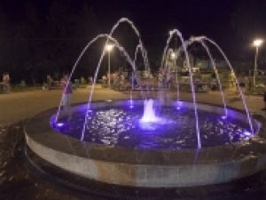 Powiększ obraz: Piękna fontanna w Goleszowie