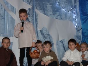 Powiększ obraz: Jasełka przedszkolaków w Puńcowie