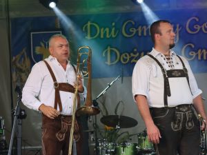 Powiększ obraz: Silesia Tylor Band. Dożynki Gminne - Dni Gminy Goleszów.