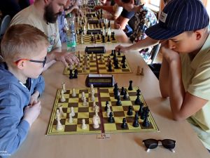Powiększ obraz: Rywalizacja szachistów
