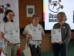Powiększ obraz: Przedstawiciele goleszowskich grup nieformalnych ze Sławomirą Godek