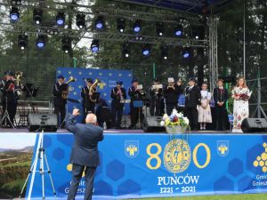 Powiększ obraz: 800-lecie Puńcowa, uroczystości na jubileuszowej scenie