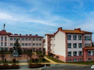 Powiększ obraz: Budynek Szkoły Podstawowej, foto.: M. Śmierciak