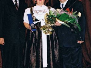 Powiększ obraz: Irena Klimczak - laureatka "Srebrnej Cieszynianki" za rok 2004