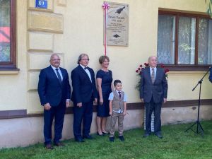 Powiększ obraz: Uroczystość odsłonięcia tablicy  poświęconej profesorowi Pawłowi Puczkowi, foto: M.Kunc