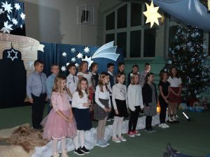 Powiększ obraz: Świąteczne przedstawienie w cisownickiej szkole