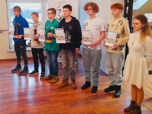 Powiększ obraz: Laureaci Pucharu Śląska Juniorów w szachach szybkich