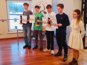 Powiększ obraz: Laureaci Pucharu Śląska Juniorów w szachach szybkich