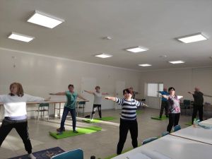 Powiększ obraz: Zajęcia ruchowe w klubie seniora w Dzięgielowie
