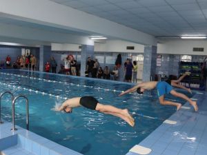 Powiększ obraz: zawody pływackie MDP w Cisownicy