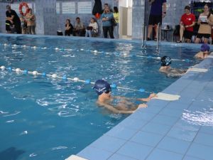 Powiększ obraz: zawody pływackie MDP w Cisownicy