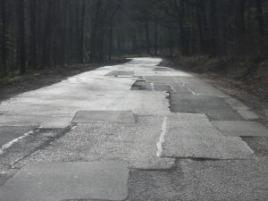 Powiększ obraz: Odcinek drogi przed remontem