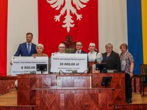 Powiększ obraz: Dotacje dla KGW w Dzięgielowie i KGW Puńców "Fajer-Babki"