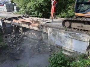 Powiększ obraz: Rozbiórka starego mostu na ul. Kojkowickiej (1)