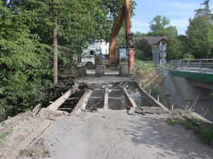Powiększ obraz: Rozbiórka starego mostu na ul. Kojkowickiej (2)