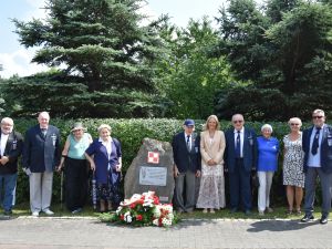 Powiększ obraz: Uczestnicy wydarzenia na górze Chełm