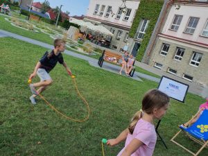 Powiększ obraz: Wakacyjne spotkanie za GOK-iem