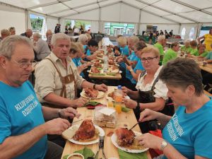 Powiększ obraz: Seniorzy z gminy Goleszów podczas Ranczofestu