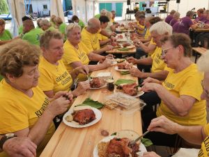 Powiększ obraz: Seniorzy z gminy Goleszów podczas Ranczofestu