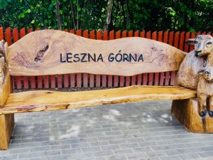 Powiększ obraz: Ławka w Lesznej Górnej