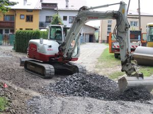 Powiększ obraz: ul. Rolnicza w Dzięgielowie w trakcie remontu 