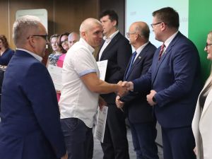 Powiększ obraz: Uroczyste wręczenie dyplomów
