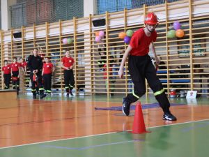 Powiększ obraz: I Halowe Zawody Sportowo-Pożarnicze Młodzieżowych Drużyn Pożarniczych