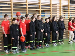 Powiększ obraz: I Halowe Zawody Sportowo-Pożarnicze