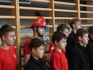 Powiększ obraz: I Halowe Zawody Sportowo-Pożarnicze