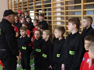 Powiększ obraz: I Halowe Zawody Sportowo-Pożarnicze