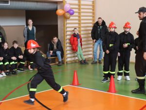 Powiększ obraz: I Halowe Zawody Sportowo-Pożarnicze Młodzieżowych Drużyn Pożarniczych