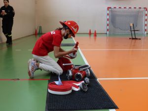 Powiększ obraz: I Halowe Zawody Sportowo-Pożarnicze