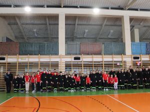 Powiększ obraz: I Halowe Zawody Sportowo-Pożarnicze