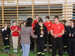 Powiększ obraz: I Halowe Zawody Sportowo-Pożarnicze