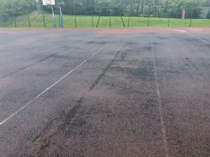 Powiększ obraz: Boisko w Cisownicy po powodzi