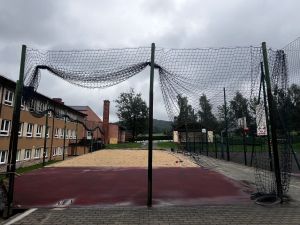 Powiększ obraz: Boisko w Cisownicy po powodzi