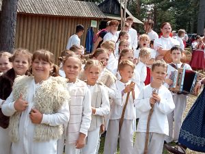 Powiększ obraz: Dziecięcy Zespół Folklorystyczny Lokčan