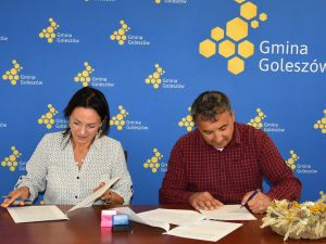 Powiększ obraz: Podpisanie umowy