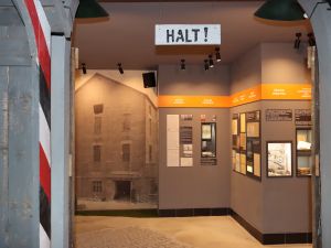 Powiększ obraz: W goleszowskiej Izbie Oświęcimskiej