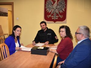 Powiększ obraz: Podpisanie umowy