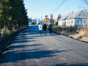 Powiększ obraz: Ulica Nierodzimska w Godziszowie przeszła kompleksowy remont.