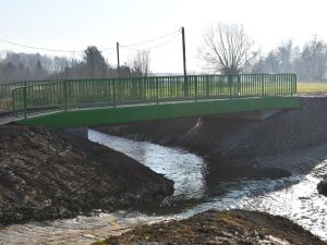 Powiększ obraz: W Godziszowie zakończono także odbudowę mostu na ulicy Bładnickiej nad potokiem Bładnica.